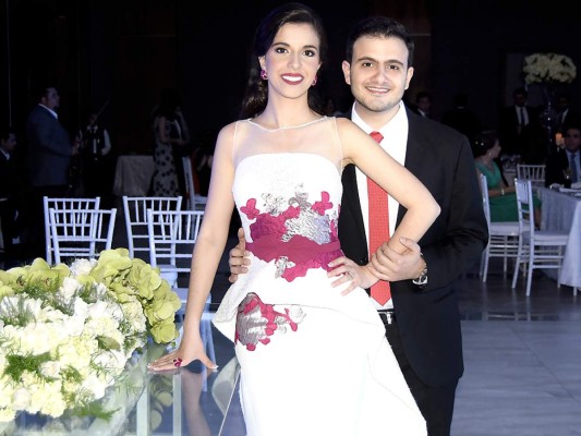 Los recién casados Jackie Diek Canahuati y José Zummar Handal.