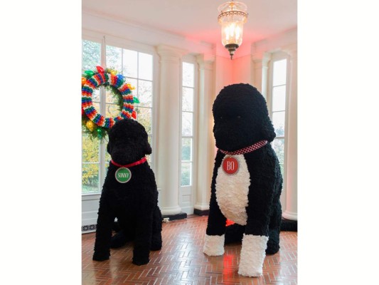 Sunny y Bo, las queridas mascotas de los Obama también inspiraron la decoración navideña de la Casa Blanca<br/>