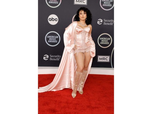 Los looks de los American Music Awards 2021