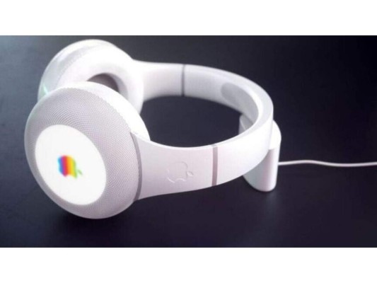 7. AirPods Studio: Pese a que Apple es un gigante de la tecnología, aún le falta tener ciertos productos en su catálogo, tal es el caso de introducir unos auriculares de amplio formato. Por lo que se rumora que los nuevos, AirPods ofrecerán este servicio, y por supuesto un sonido de alta gama.<br/>