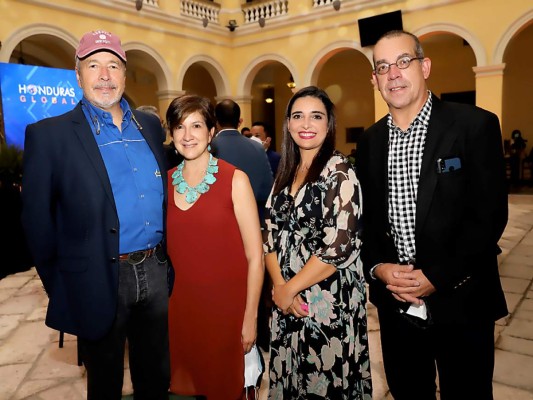 Mario Ramos dona un Emmy al Museo para la Identidad Nacional