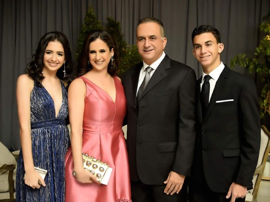 Elías Chahín y María Yuja celebran su boda eclesiástica  