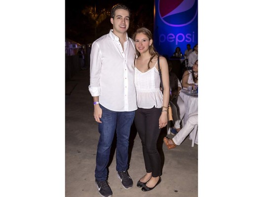 Andrés Canahuati y Michelle Kawas.
