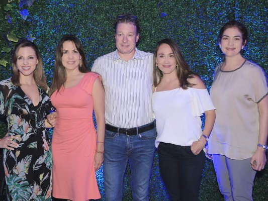 Alejandra Córdoba, Marcia Córdoba, David y Diana Berkeley y Ruth Marie Sabillón.