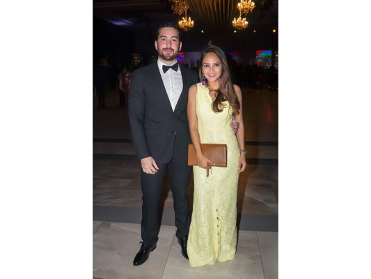 Farid Handal y Mónica Hernández celebran su boda eclesiástica  