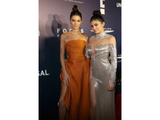 Kendall y Kylie Jenner en el after party de NBC y Universal