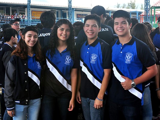 Senior entrance de la Macris School