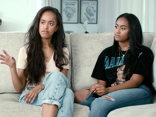 Las hijas de los Obama, Malia y Sasha, aparecen en el documental ofreciendo su primera entrevista pública para hablar de Michelle tanto en su papel como FLOTUS (First Lady of the United States), como de sus otras de sus facetas más íntimas como madre, mujer solidaria y activista.