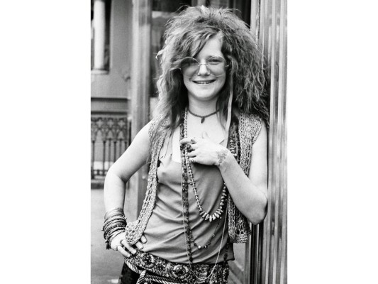 Janis Joplin<br/>A sus 27 años la cantante Janis Joplin murió de una sobredosis de heroína, todo ocurrió en una habitación del Landmark Hotel Hollywood, hoy llamado Highland Gardenos Hotel. <br/>
