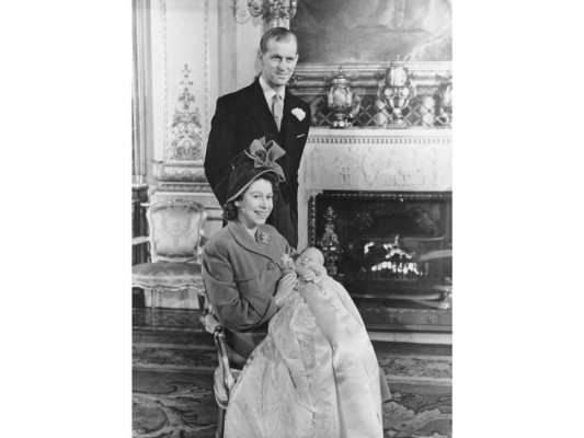 Como de costumbre, la familia real se manifestó sobre la habladuría y, el 14 de noviembre de 1948, recibieron a su primer hijo, el Príncipe Charles.