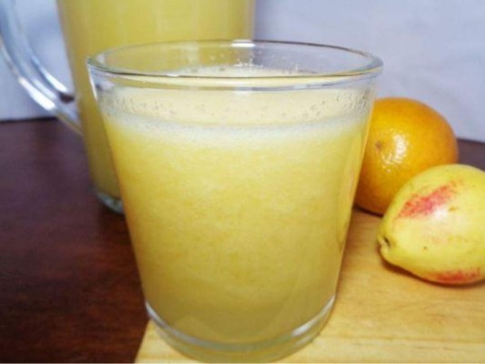 Jugo de guayaba y naranja<br/>La guayaba y la remolacha son alimentos tradicionales para combatir la anemia, por lo que te ayudarán a recuperarte naturalmente de este desequilibrio orgánico. En este caso particular, la protagonista es la guayaba pues brindara una mezcla muy efectiva para subir la hemoglobina.<br/>