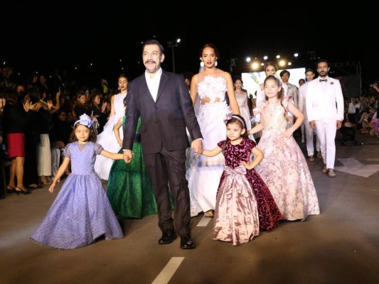 Yoyo Barrientos reafirma su condición de pionero en alta costura hondureña, celebrando 25 años de carrera en la escena del diseño nacional