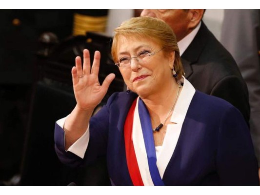 Michelle Bachelet. Su periodo de gobierno se desarrolló de marzo de 2006 a marzo de 2019, asumiendo como la primera mujer que llegó a ocupar un cargo de este nivel en Chile.