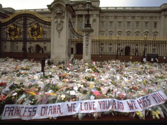 1997. Londres y el mundo entero se entristeció por fallecimiento de la princesa Diana. Siempre será recordada.