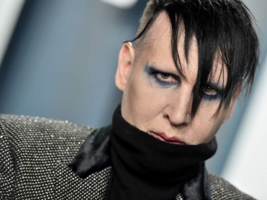 Marilyn Manson es acusado de abuso<br/>El rockstar del metal alternativo fue denunciado por varias mujeres de abuso físico, sexual, psicológico y emocional. Rolling Stone reveló un informe muy detallado en el que varias mujeres narran las supuestas atrocidades a las que les sometía el rockero de maquillaje sombrío, muchas de ellas ocurridas en su casa en West Hollywood que ellas aseguran que el cantante denomina “la habitación de las chicas malas'. Las denuncias ya están listas y la policía ha irrumpido en varias ocasiones la casa del cantante.<br/>