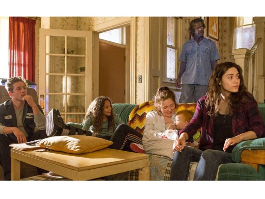 Por si no te habías enterado Shameless ya está disponible con nuevas historias de esta familia disfuncional. En estos capítulos, Frank entra política, Fiona intenta consolidar el éxito de su edificio de apartamentos, Ian afronta las consecuencias de sus delitos como líder del movimiento del Jesús Gay.