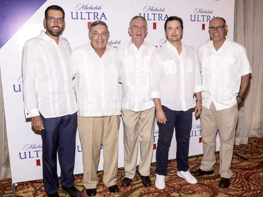 Francisco Torres, Johnny Marinakys, Bruce Burdett, Julio Collier y Roberto Suazo.