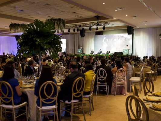 Camilo Kafati recibe homenaje El Forjador 2017  