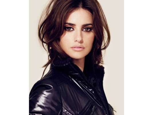 Los ojos de Penélope Cruz son los más demandados en las clínicas de cirugía plástica en Estados Unidos, muchas mujeres llegan queriendo tener los ojos almendra de esa actriz española