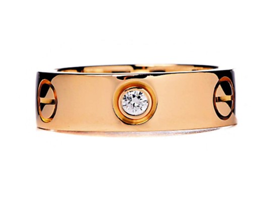 Anillo Love de oro amarillo de 18 kilates con tres diamantes by Cartier