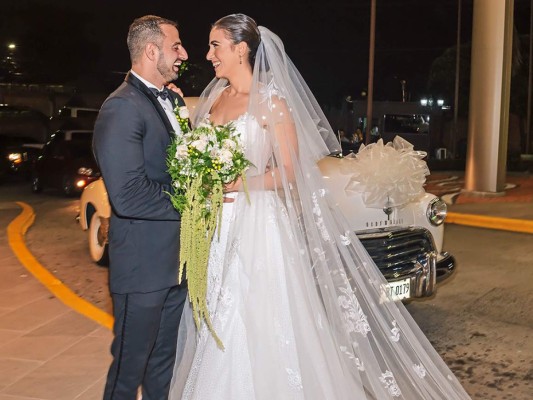 Juan Carlos Handal y Yazmin Janania celebran su boda  