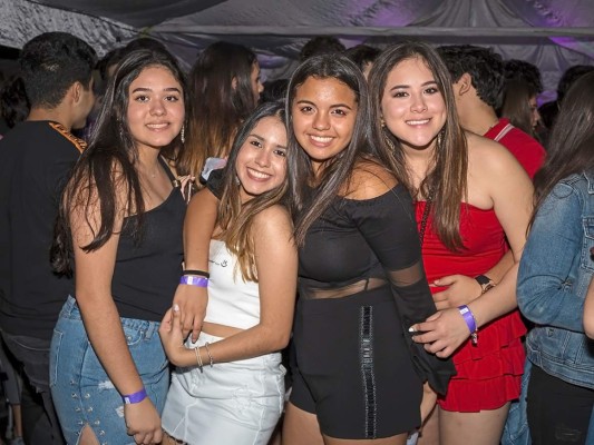 Los seniors de la EIS celebran Día de la Amistad y el Amor   