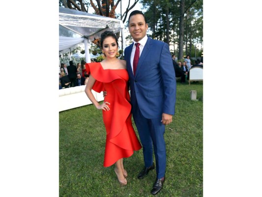 José Jarquín y Julissa Ustariz celebran fiesta nupcial