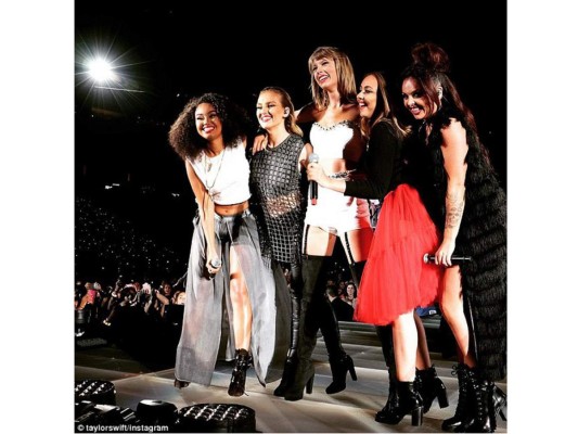 Taylor Swift y Julia Roberts juntas en concierto