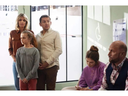 Calle de la humanidad,8<br/>Siete familias viven en un edificio en la Calle de la Humanidad, 8 de París, y ninguna se fue al campo con la llegada del coronavirus.<br/>