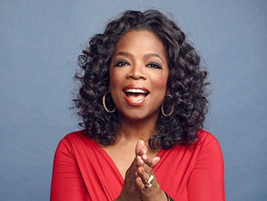 Plena y realizada así es Oprah Winfrey. La conductora de televisión y empresaria afirma que no está dentro de sus proyectos ser mamá.