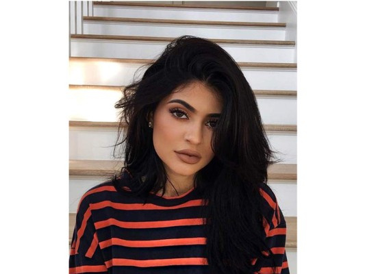 Critican a Kylie Jenner por mostrar sus palillos de 400 dólares