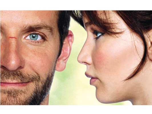 Pat & Tiffany, Silver Linings Playbook (2012) Los laureados Bradley Cooper y Jennifer Lawrence protagonizan esta extraña historia de amor que comienza con la mutua desconfianza inicial pero en la que pronto surge un estrecho vínculo que les ayudará a encontrar el lado bueno de las cosas.