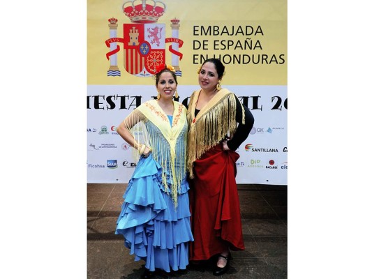 Música, brindis y flamenco en la Fiesta Nacional de España