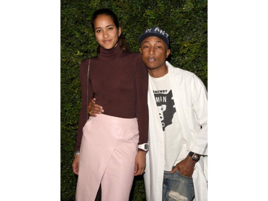 Pharrel Williams con un collar 'Voie Lactée' en oro blanco de 18K, perlas y diamantes.