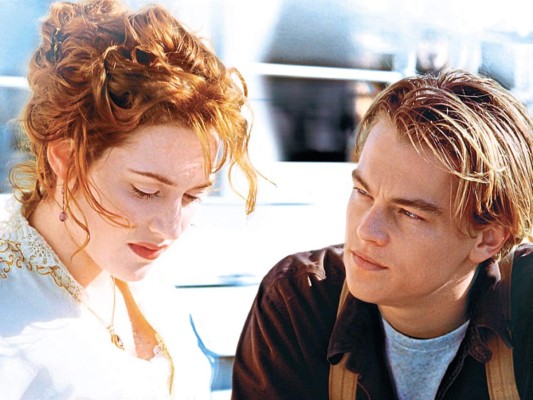 Jack & Rose, Titanic (1997) ¿Acaso habrá una pareja del cine contemporáneo que supere a Jack y Rose? Leonardo DiCaprio y Kate Winslet marcaron a toda una generación con esta historia inspirada en el hundimiento del Titanic y en la que se convirtieron en la pareja más amada del cine actual. Jack es un joven artista, y muy pobre, que conocer a bordo a Rose, una joven de buena familia por quien sacrificará su vida.