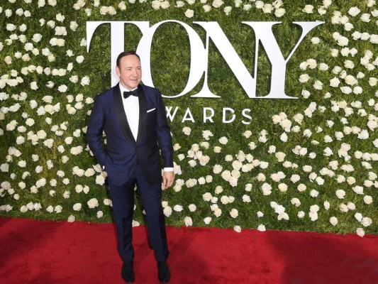 Kevin Spacey el host de la noche