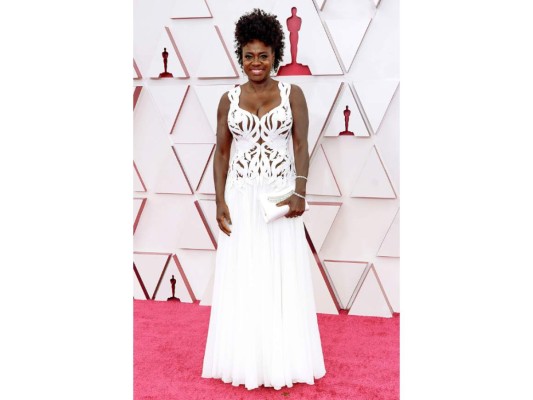 Viola Davis<br/>La estrella de Ma Rainey’s Black Bottom nos enamoró con su fino vestido McQueen. ¡Qué elegancia!
