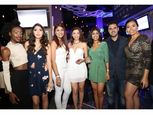 Solange Bonilla, Nahomi Fernández, Angelica Delattibodier, Amalia Cardenas, Stephany Hernández y Angelica Aspra