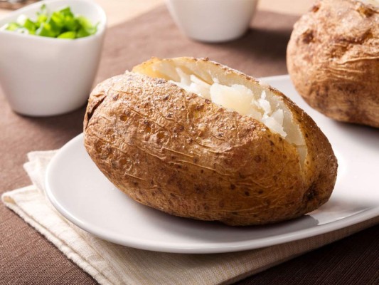 1/2 papa al horno mediana (85 Calorías)