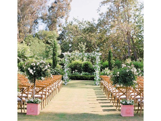 #7 Los escenarios al aire libre son perfectas para estas bodas