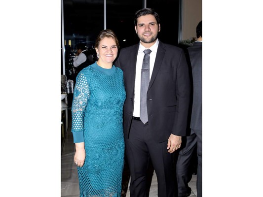 Joaquín Echeverrí y Adriana Hawit se casan por lo civil  