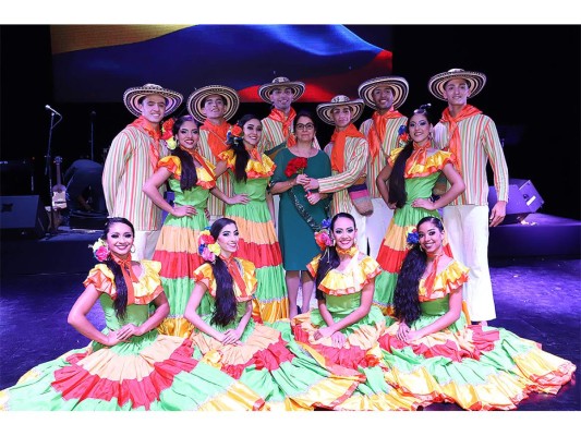 El Ballet Folklórico de Antioquia se hizo presente en el Manuel Bonilla