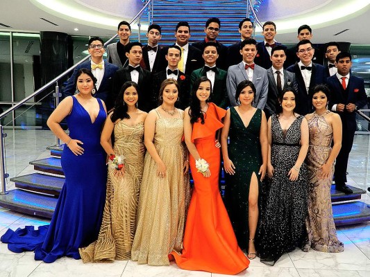 Grupo de graduandos de la Saint Peter Academy.