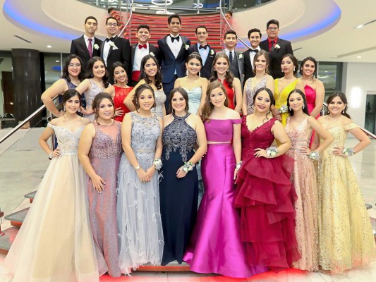Elegancia y brindis en la fiesta del Instituto Bilingüe Valle de Sula 2019  