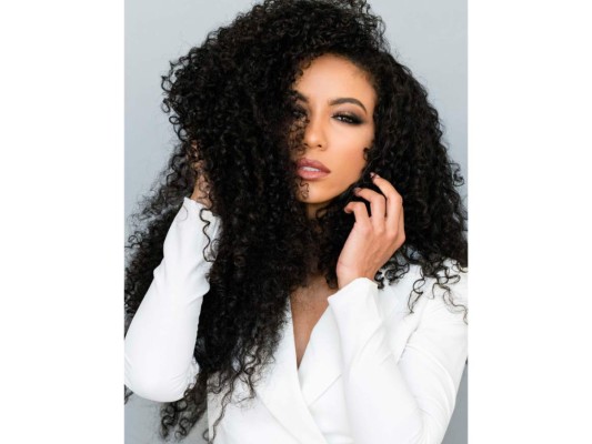 La familia de Cheslie notificó con profundo pesar la noticia del fallecimiento de la ex reina de belleza por medio de un comunicado.