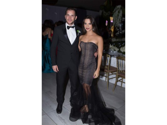 Guillermo Orellana y Giordanna Kafati festejan su boda