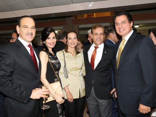 Recepción para despedir al embajador James Nealon