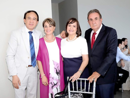 Ana Cristina y Alberto José Scott celebran el bautizo de su hija Mia