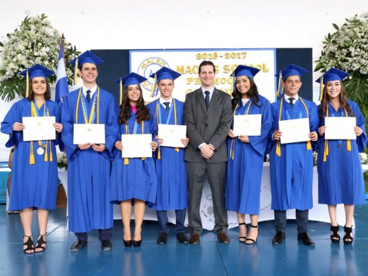 Entrega de títulos de la Macris School, generacion 2017