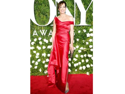 Allison Janney en un diseño de Cristina Ottaviano
